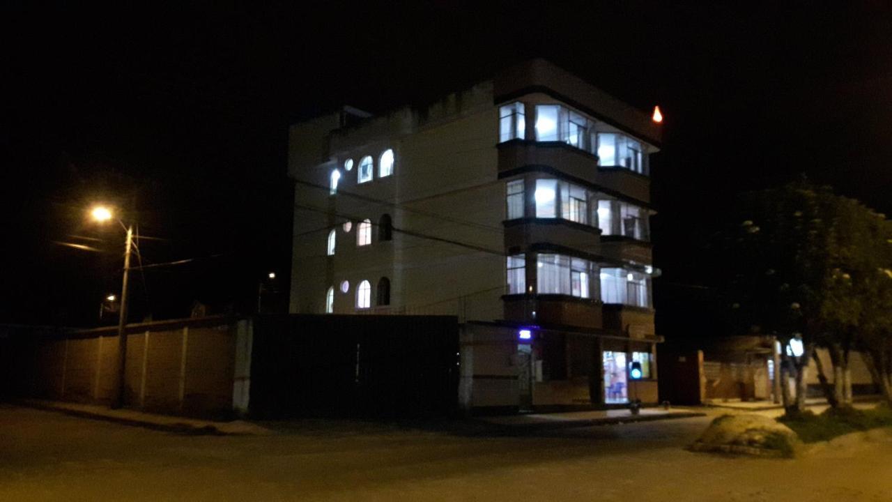 Hostal Lesly Salome Tulcán Exteriör bild